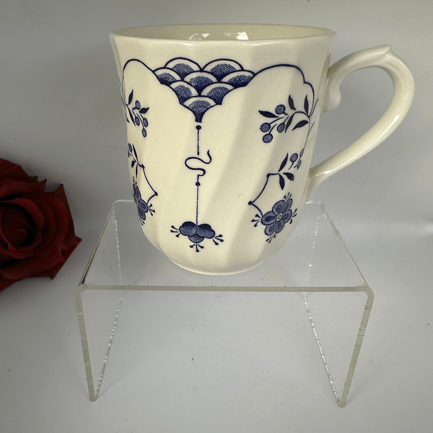 Churchill Finlandia Swirl Rim Mug, Made in England